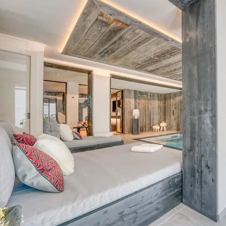 Chalet Exception A Piscine Interieure